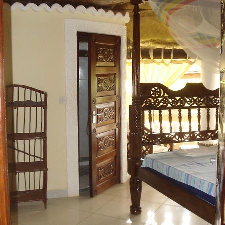 Coconut Village Beach Resort Diani Beach Bagian luar foto