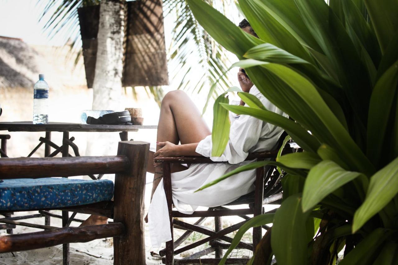 Coconut Village Beach Resort Diani Beach Bagian luar foto
