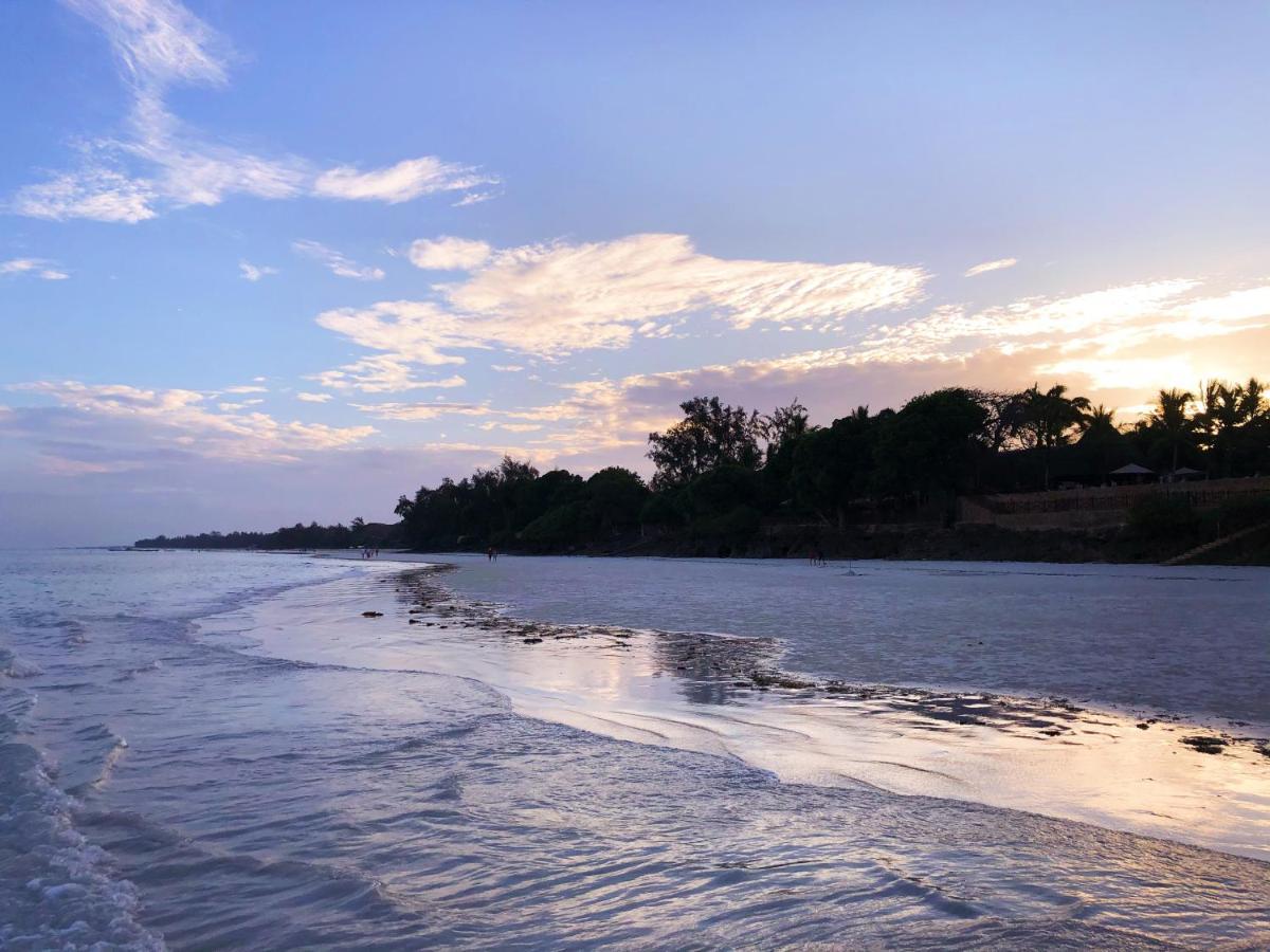 Coconut Village Beach Resort Diani Beach Bagian luar foto