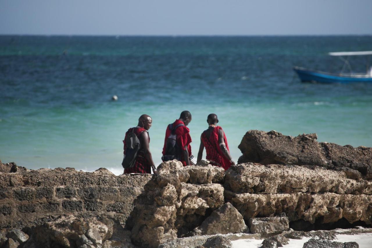 Coconut Village Beach Resort Diani Beach Bagian luar foto