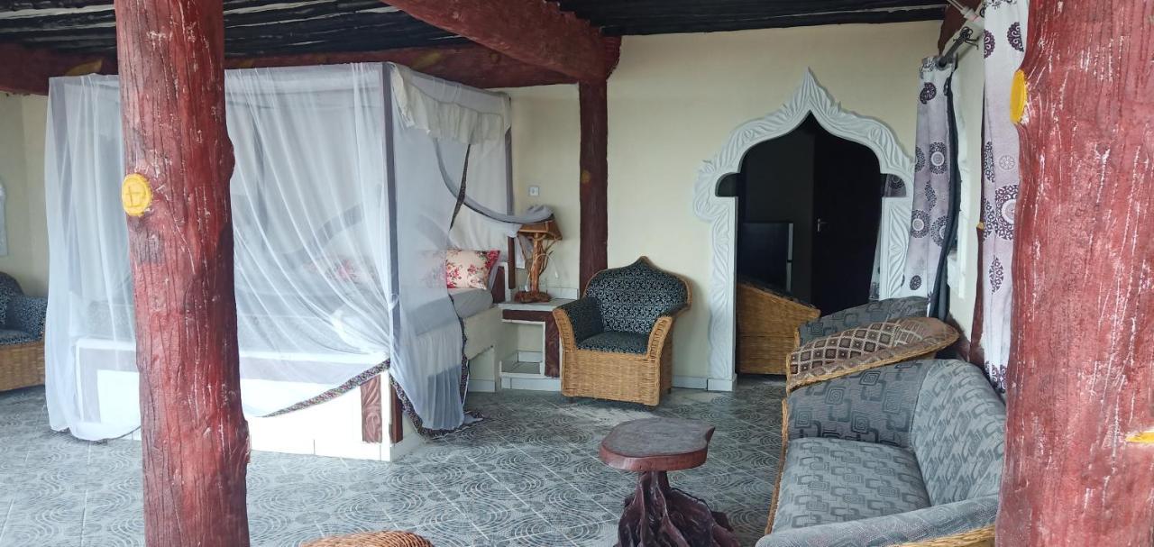 Coconut Village Beach Resort Diani Beach Bagian luar foto