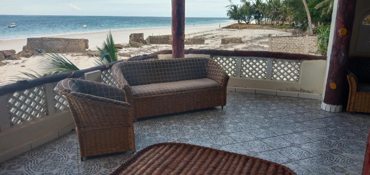 Coconut Village Beach Resort Diani Beach Bagian luar foto