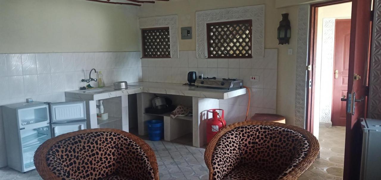 Coconut Village Beach Resort Diani Beach Bagian luar foto