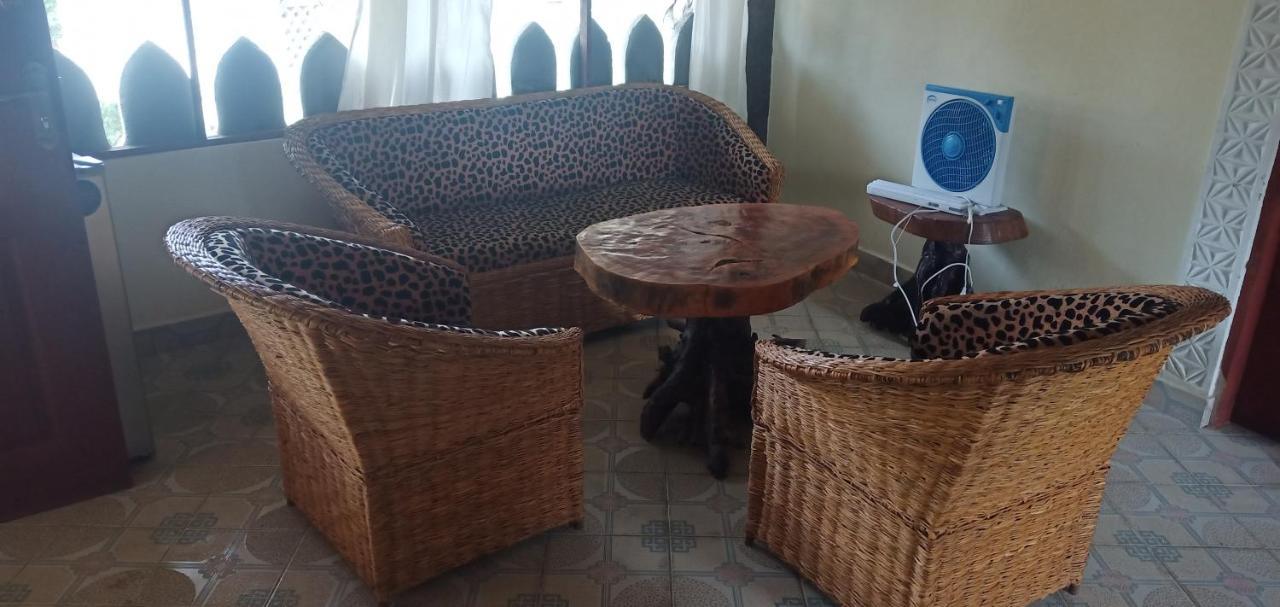 Coconut Village Beach Resort Diani Beach Bagian luar foto