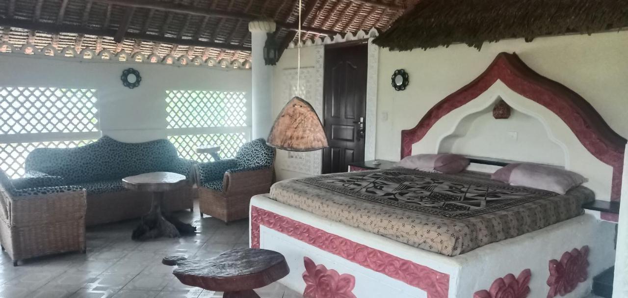 Coconut Village Beach Resort Diani Beach Bagian luar foto