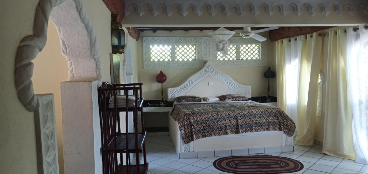 Coconut Village Beach Resort Diani Beach Bagian luar foto