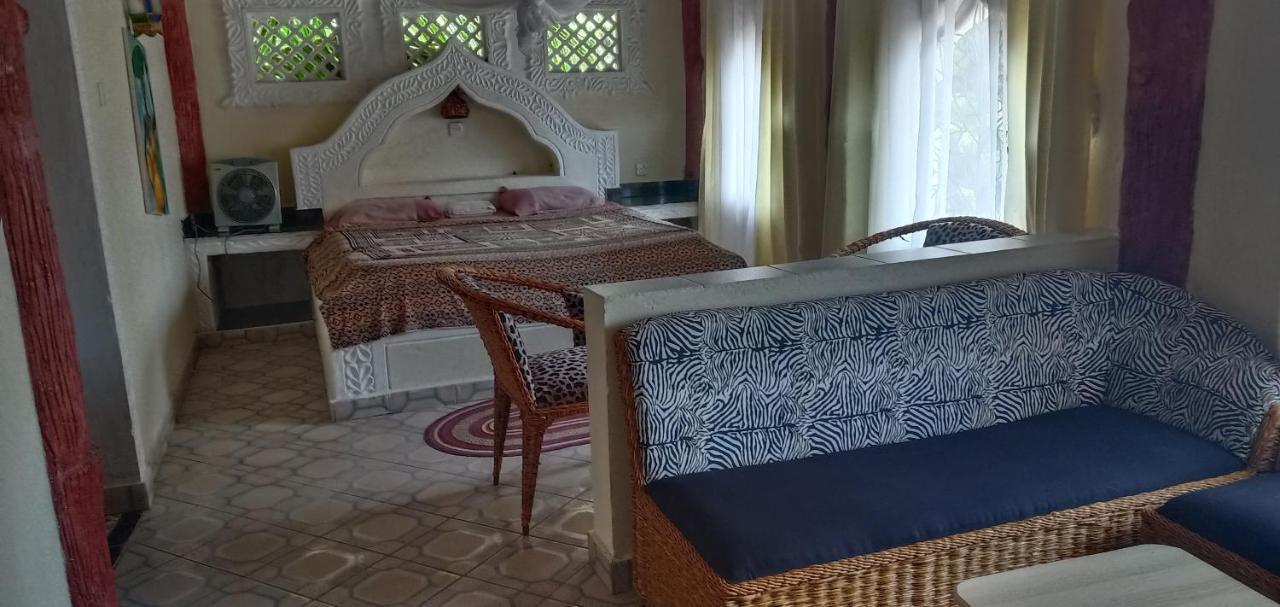Coconut Village Beach Resort Diani Beach Bagian luar foto