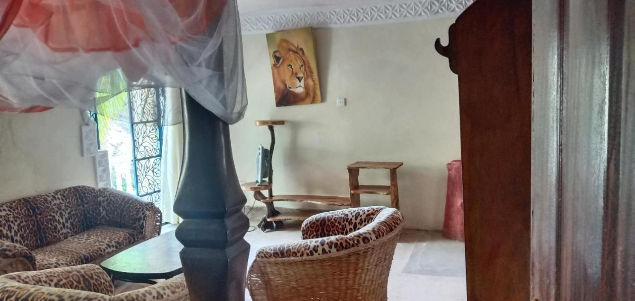 Coconut Village Beach Resort Diani Beach Bagian luar foto