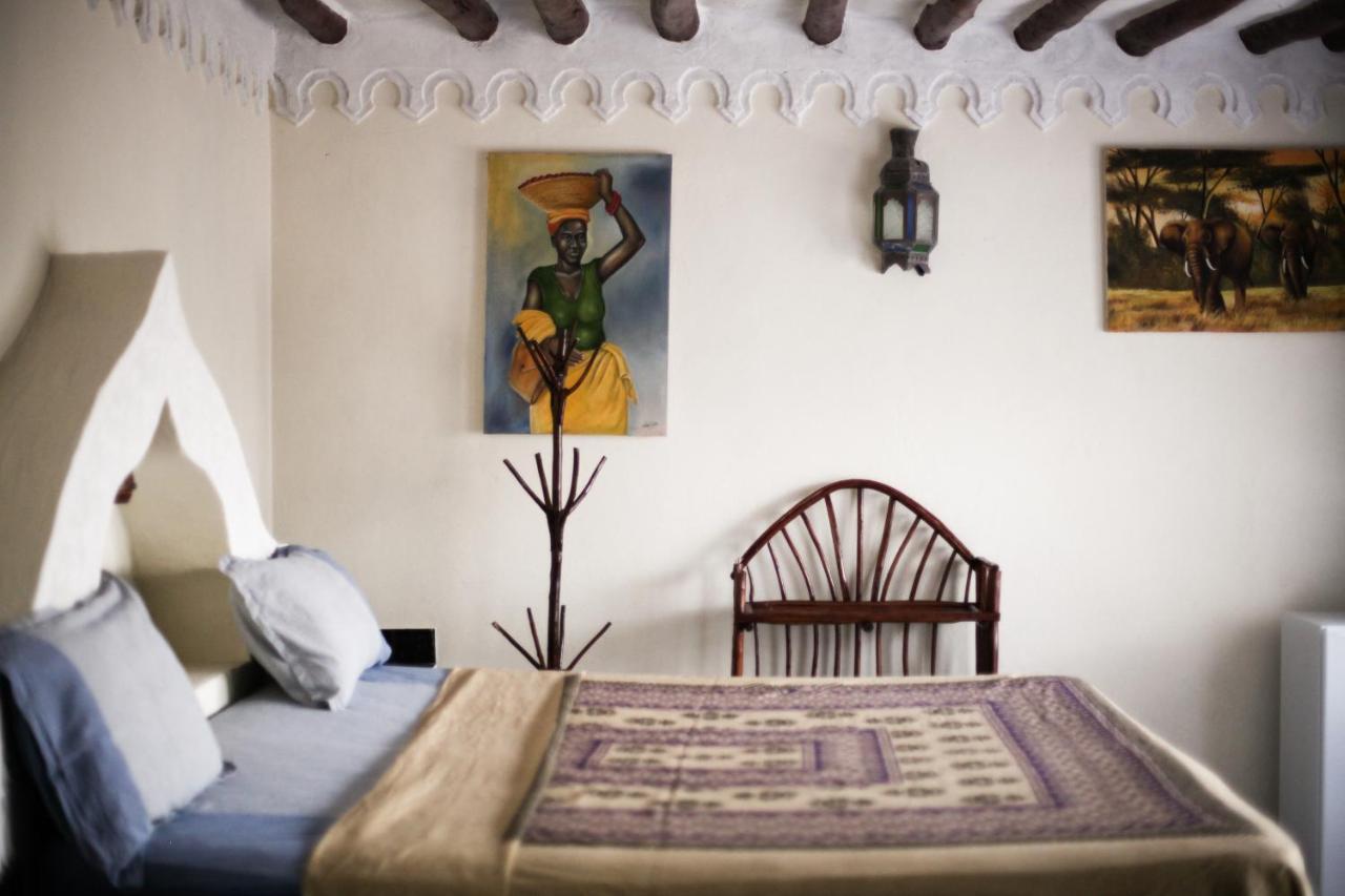Coconut Village Beach Resort Diani Beach Bagian luar foto
