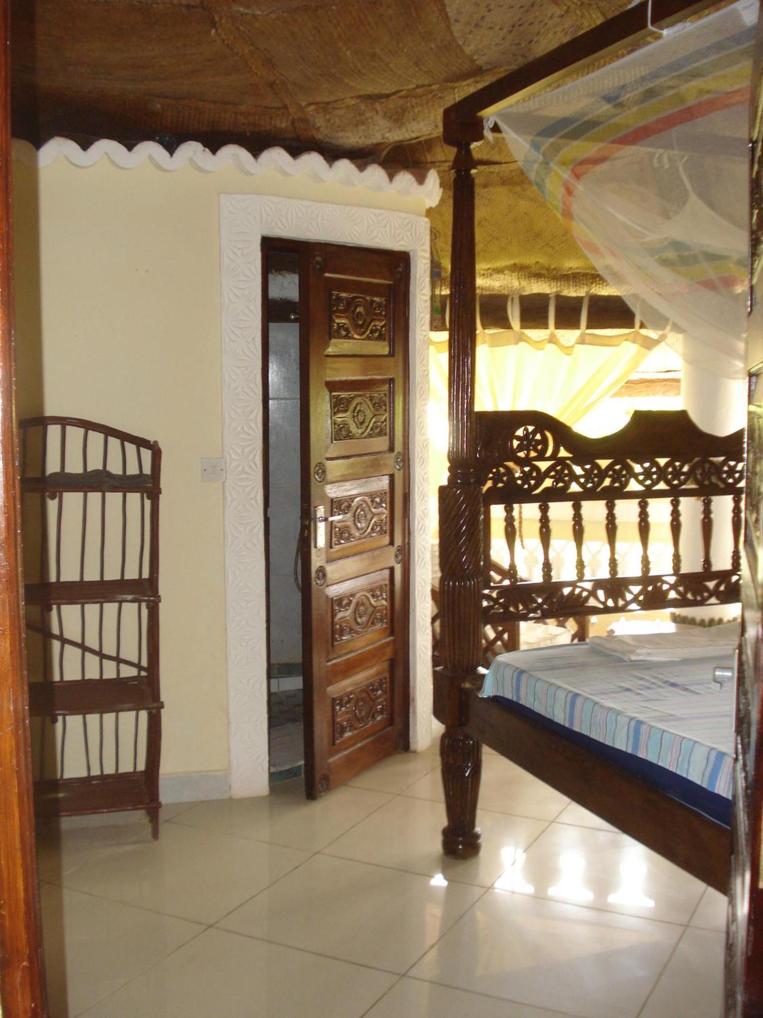Coconut Village Beach Resort Diani Beach Bagian luar foto