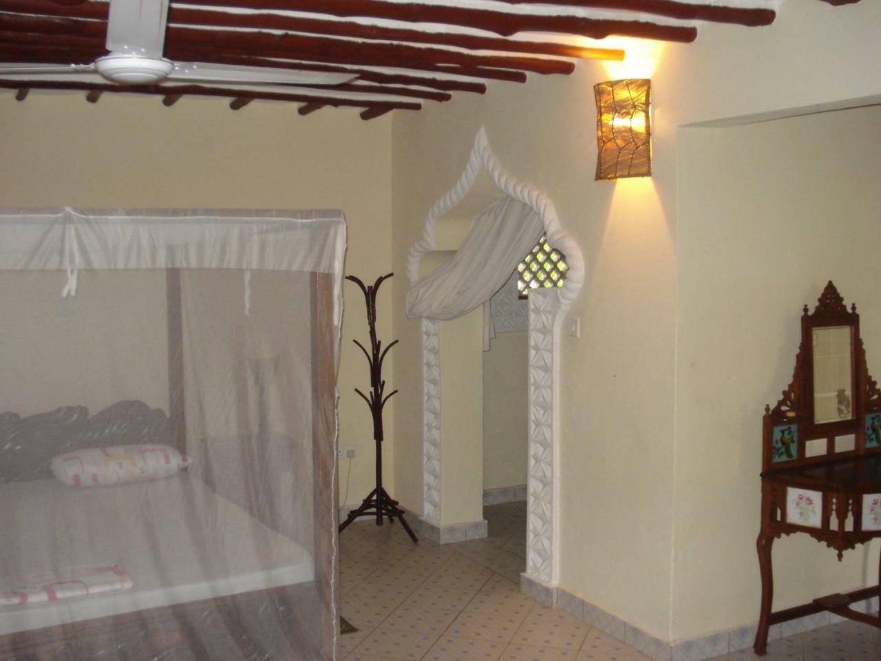 Coconut Village Beach Resort Diani Beach Ruang foto