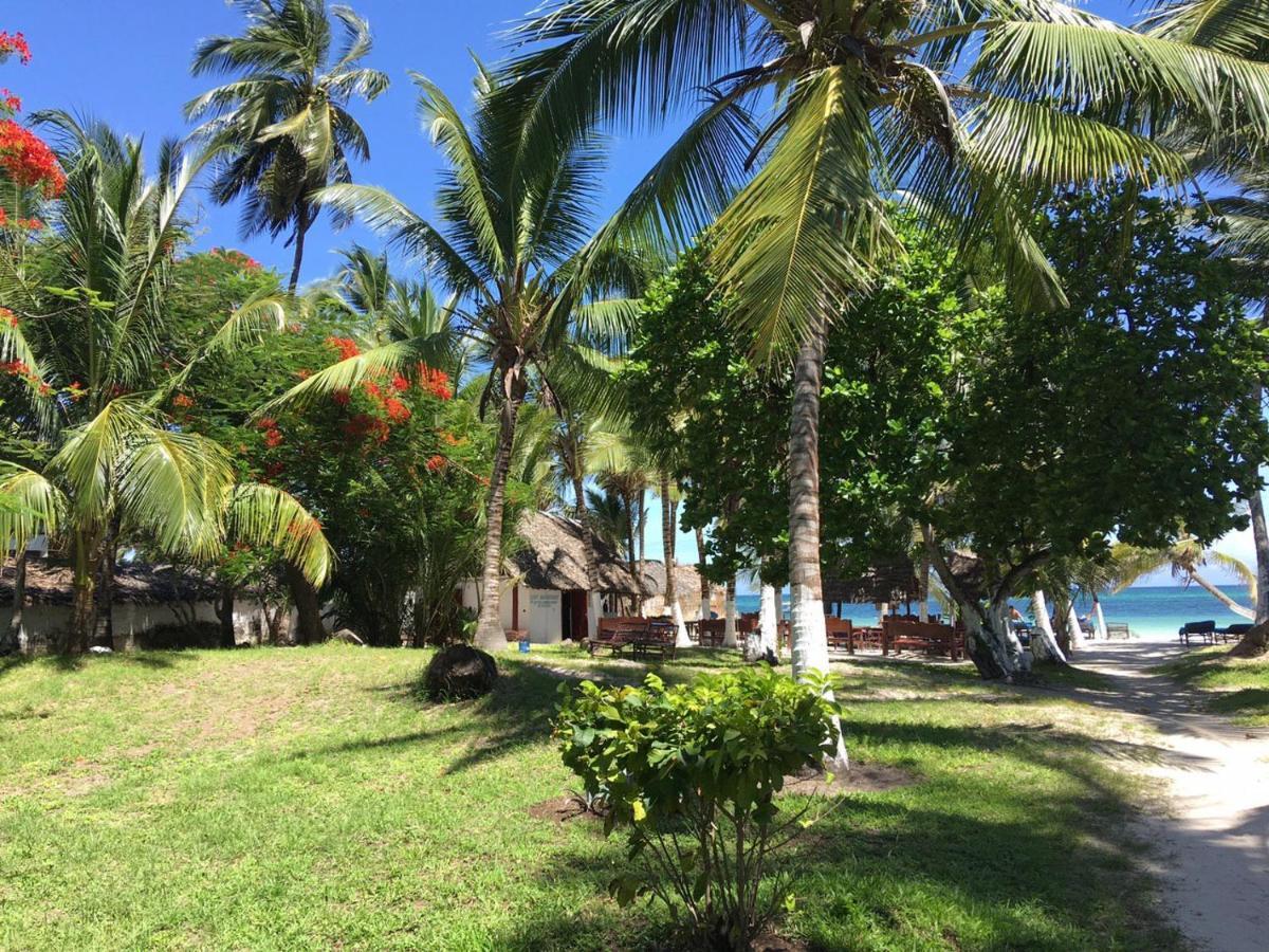 Coconut Village Beach Resort Diani Beach Bagian luar foto